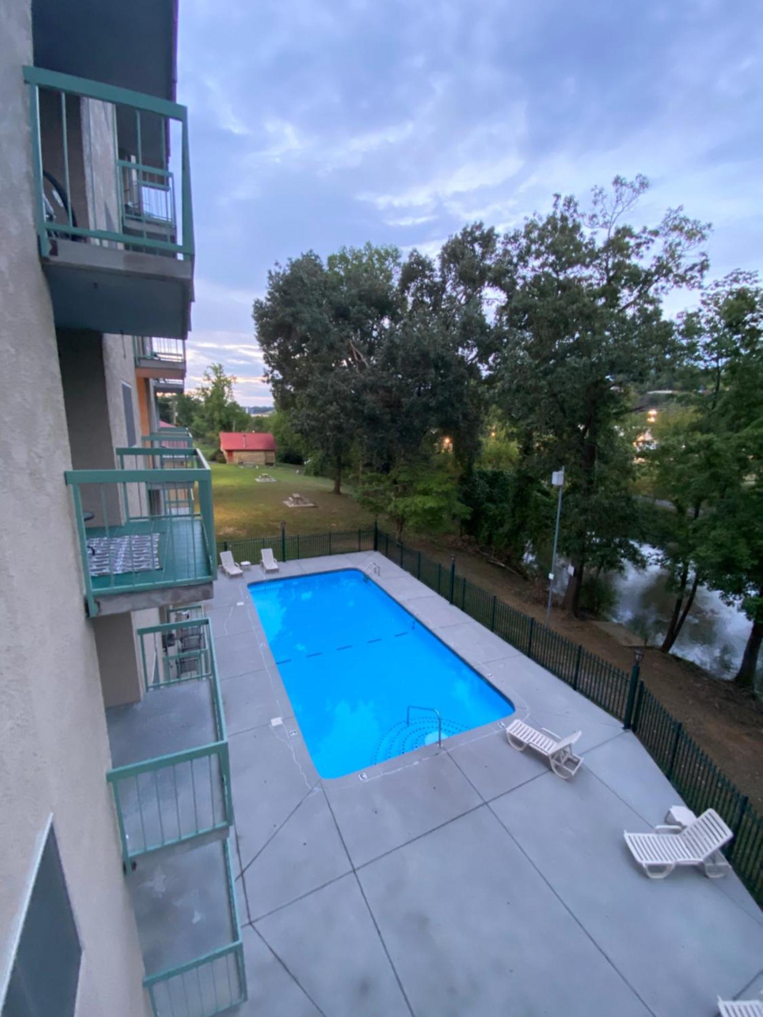River Place Condos Riverside #309 1Bd พิเจนฟอร์จ ภายนอก รูปภาพ